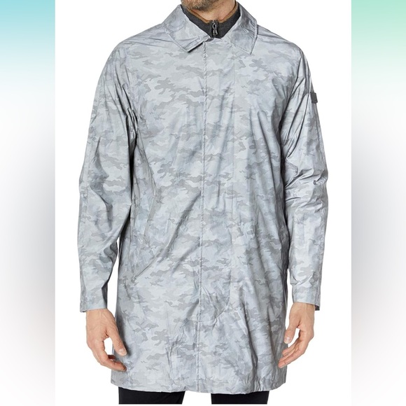 TUMI Men's Camo Reflective Packable Rain Jacket - Picture 10 of 13